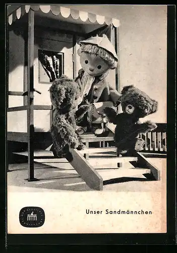 AK Sandmann vor dem Zirkuswagen