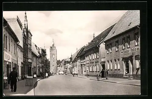 AK Zörbig /Kr. Bitterfeld, Leninstrasse mit Geschäften