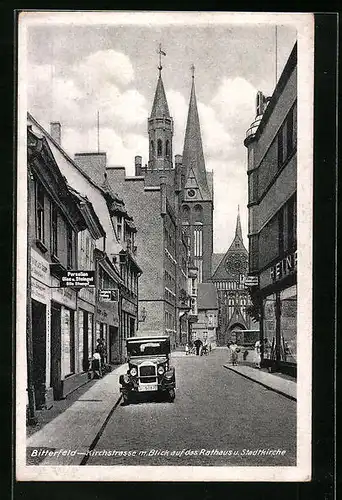 AK Bitterfeld, Kirchstrasse mit Blick auf das Rathaus und die Stadtkirche