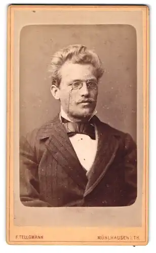 Fotografie F. Tellgmann, Mühlhausen i. Th., Schnauzbärtiger Herr mit Zwicker