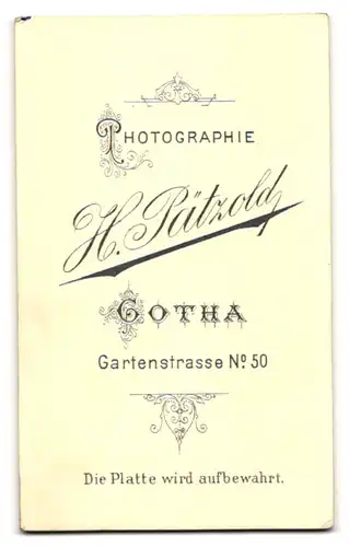 Fotografie H. Pätzold, Gotha, Gartenstrase 50, Neugierig blickendes niedliches Kleinkind