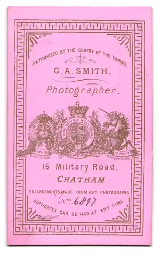 Fotografie G. A. Smith, Chatham, 16, Military Road, Junge Dame in hübscher Kleidung