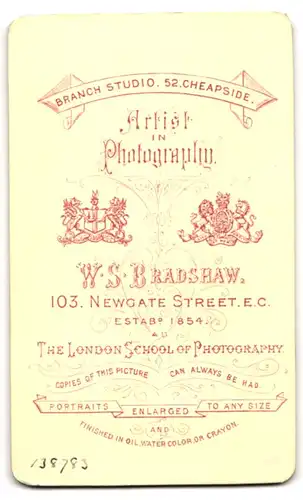 Fotografie W. S. Bradshaw, London-EC, 103, Newgate Street, Ältere Dame mit Haube