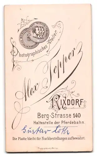 Fotografie Alex Tepper, Berlin-Rixdorf, Berg-Str. 140, Elegant gekleideter Herr mit Zwirbelbart