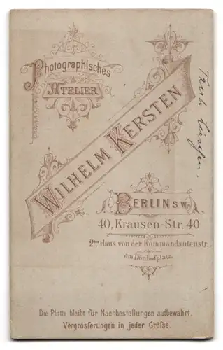 Fotografie Wilhelm Kersten, Berlin-SW, Krausenstr. 40, Junge Dame im hübschen Kleid