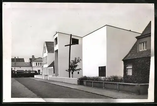 Fotografie unbekannter Fotograf, Ansicht Norderney, Saisonkirche Stella Maris im Bauhaus-Stil