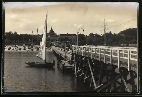 Fotografie unbekannter Fotograf, Ansicht Timmendorfer Strand, Blick vor der Landungsbrücke zum Strand