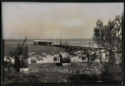 Fotografie unbekannter Fotograf, Ansicht Timmendorfer Strand, Strandbad & Landungsbrücke