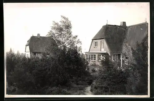 Fotografie unbekannter Fotograf, Ansicht Wittdün / Amrum, Wohnhaus mit Reetdach