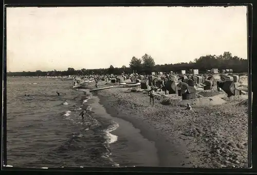 Fotografie unbekannter Fotograf, Ansicht Timmendorfer Strand, Badegäste im Strandbad