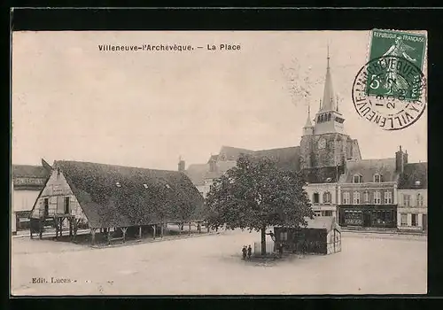 AK Villeneuve-l`Archevêque, La Place