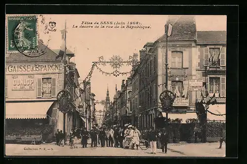 AK Sens, Fetes Juin 1908, Le decors de la rue de la Republique