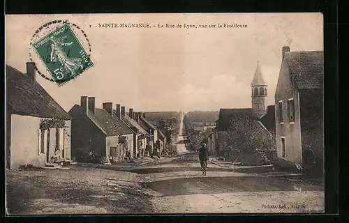 AK Sainte-Magnance, La Rue de Lyon, vue sur la Feuillouse