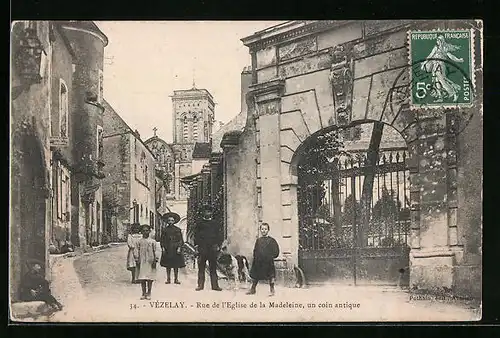 AK Vézelay, Rue de l'Eglise de la Madeleine, un coin antique