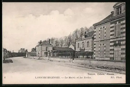 AK Laroche-Migennes, La Mairie et les Ecoles