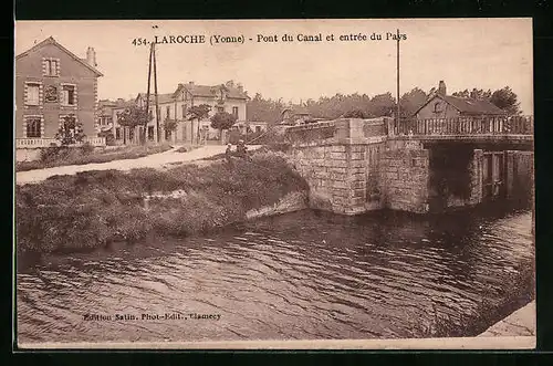 AK Laroche, Pont du Canal et entree du Pays