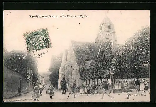 AK Thorigny-sur-Oreuse, La Place et l'Eglise