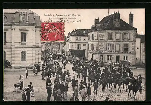 AK Sens, Arrive du 18e Dragons, L'arriere-garde debouche su la Place-au-Foin, 9 sept. 1905