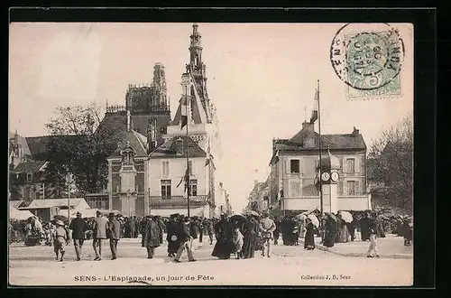 AK Sens, L'Esplanade, un jour de Fete