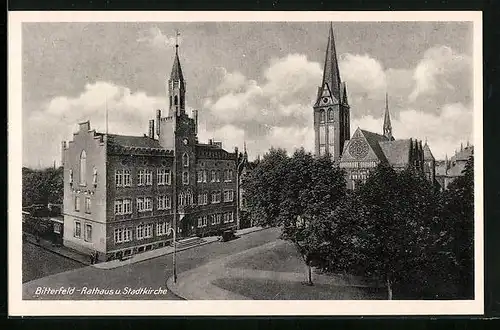 AK Bitterfeld, Rathaus und Stadtkirche aus der Vogelschau