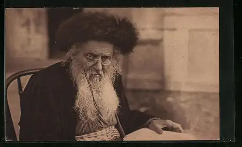 AK Gestandener Rabbi mit krausem Bart und Zwicker auf der Nase