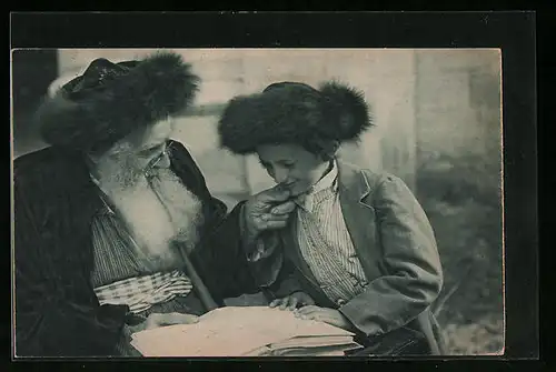 AK Gestandener Rabbi mit Zwicker im Gespräch mit einem kleinen Jungen