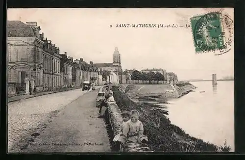 AK Saint-Mathurin, Une Rue avec l`Eglise