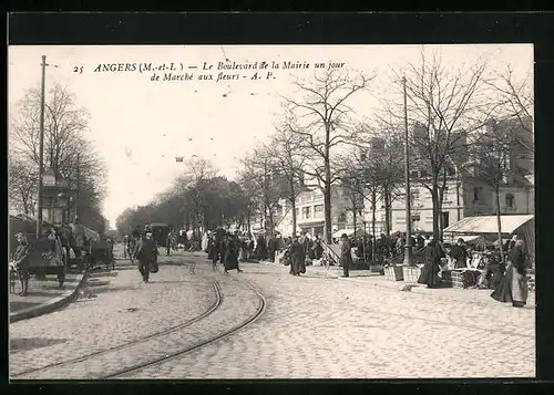 AK Angers, Le Boulevard de la mairie un jour de marché