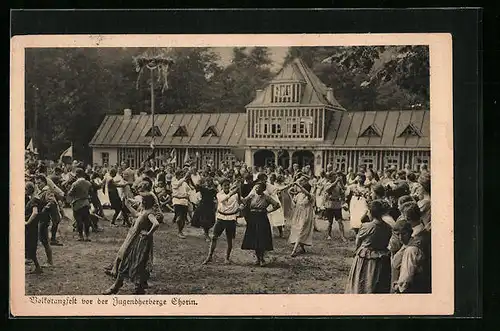 AK Chorin, Volkstanzfest vor der Jugendherberge