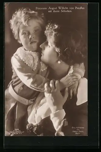 AK Prinzessin August Wilhelm von Preussen mit ihrem Söhnchen