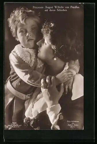 AK Prinzessin August Wilhelm von Preussen mit ihrem Söhnchen