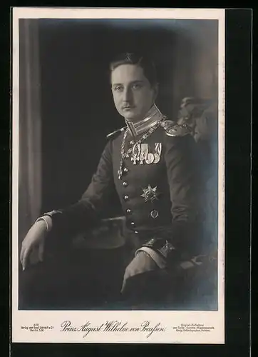 AK Prinz August Wilhelm von Preussen in Uniform mit Abzeichen