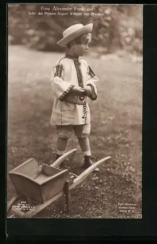 AK Prinz Alexander Ferdinand mit Schubkarre, Sohn des Prinzen August Wilhelm von Preussen