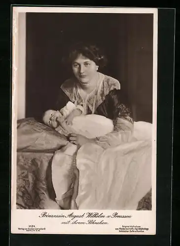 AK Prinzessin August Wilhelm von Preussen mit ihrem Söhnchen