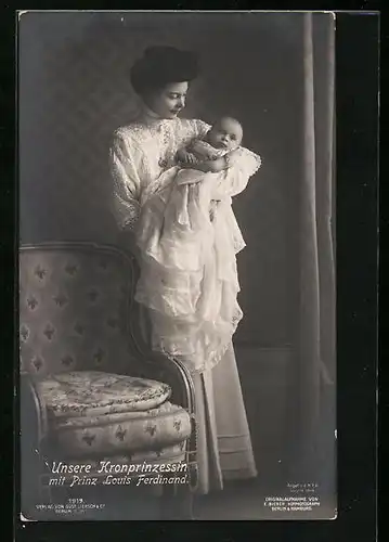 AK Kronprinzessin Cecilie mit Prinz Louis Ferdinand als Täufling