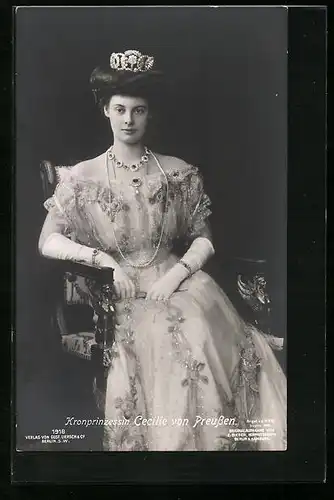 AK Kronprinzessin Cecilie von Preussen mit Krone