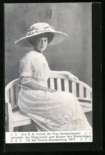 AK Kronprinzessin Cecilie auf einer Gartenbank - Geschenk zum Blumentag Brandenburg 1911