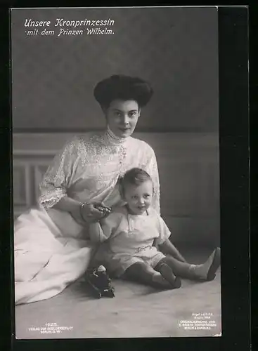 AK Kronprinzessin Cecilie mit dem Prinzen Wilhelm als Kleinkind
