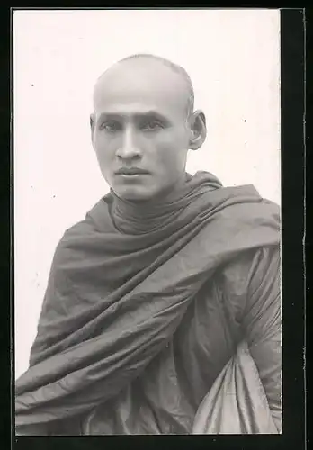 AK Portrait eines Mönchs in traditioneller Kleidung