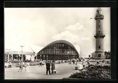 AK Warnemünde, Strandpromenade mit Halle und Leuchtturm