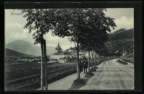 AK Mariazell, Strassenpartie mit Ortsblick