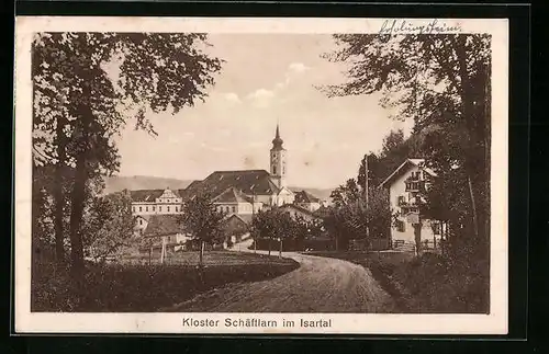 AK Kloster Schäftlarn im Isartal, auf der Strasse zur Kirche hin