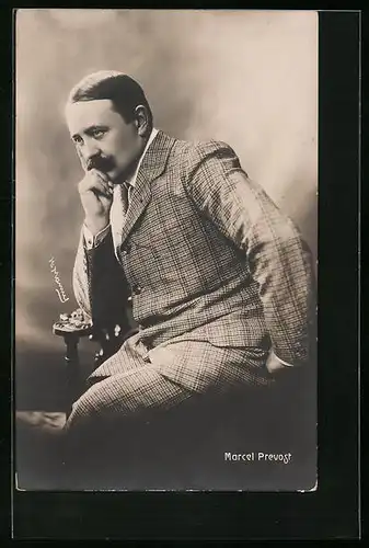 AK Marcel Prevogt, der Dichter in Gedanken versunken