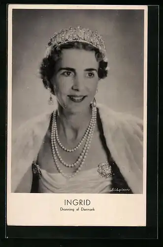 AK Ingrid von Dänemark, die Monarchin mit Krone und Perlen geschmückt