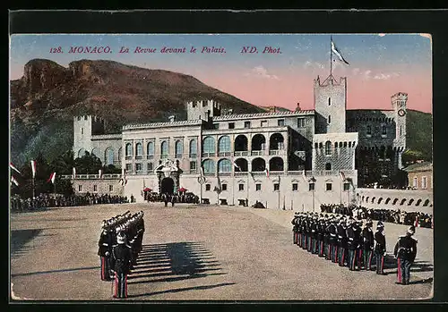 AK Monaco, La Revue devant le Palais
