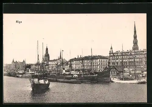 AK Riga, Schiffe im Hafen