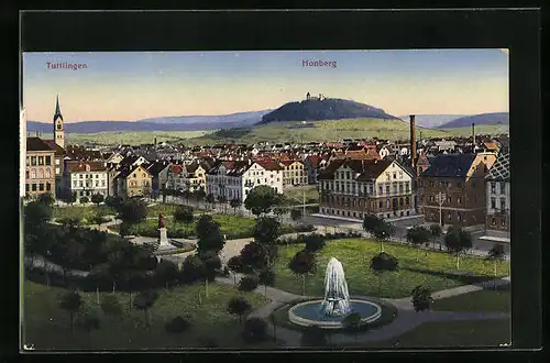 AK Tuttlingen a. d. Donau, Parkanlagen mit Denkmal, Blick zum Honberg