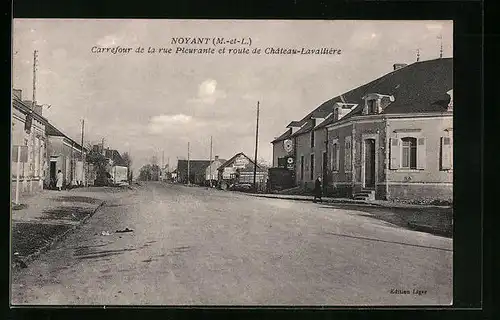 AK Noyant, Carrefour de la rue Pleurante et route de Château-Lavallière