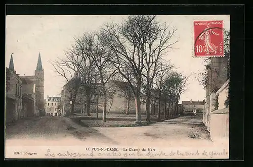 AK Le Puy-Notre-Dame, Le Champ de Mars