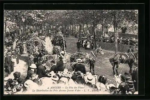 AK Angers, La Fête des Fleurs, La Distribution des Prix Avenue Jeanne d`Arc